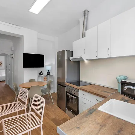 Apartment Freshly Renovated Old Town With Ac